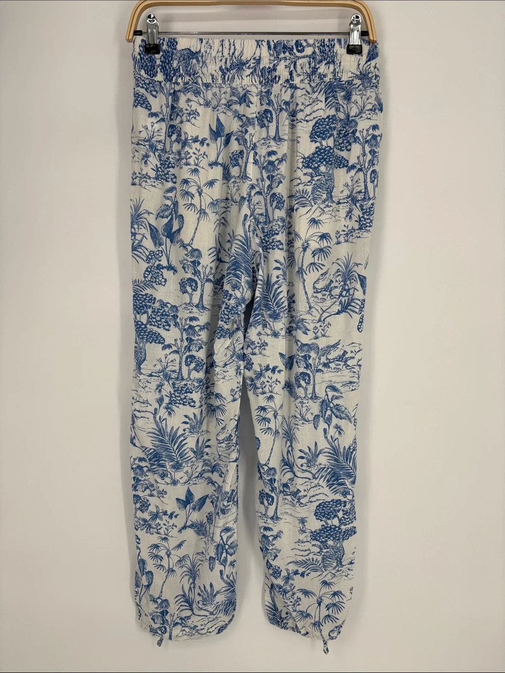 🪵 Nicole Miller linen rayon Blue and White Tropical Print Joggers - Picture 6 of 9